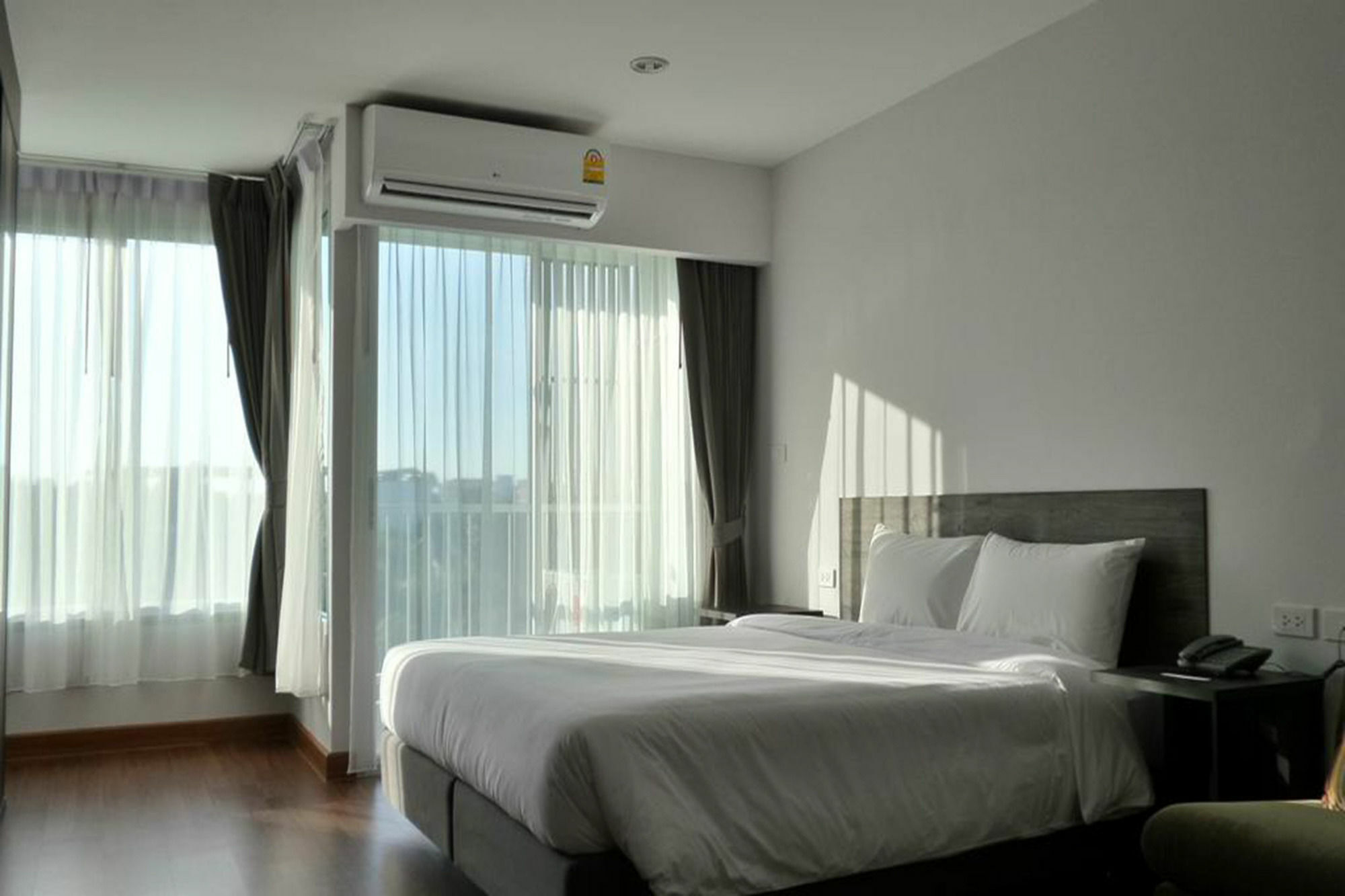 Winner Sriracha Serviced Apartment Sziracsa Kültér fotó